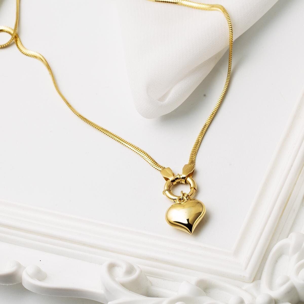 14K Yellow Gold Heart Collar Necklace