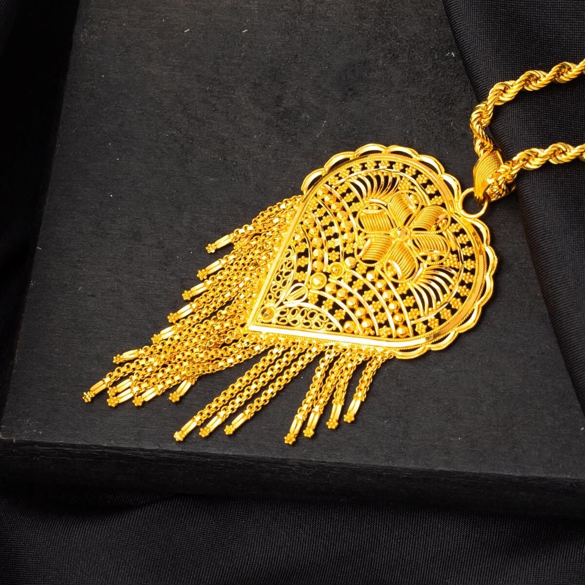 22K Yellow Gold Heart Indian Style Necklace (25.75 g)