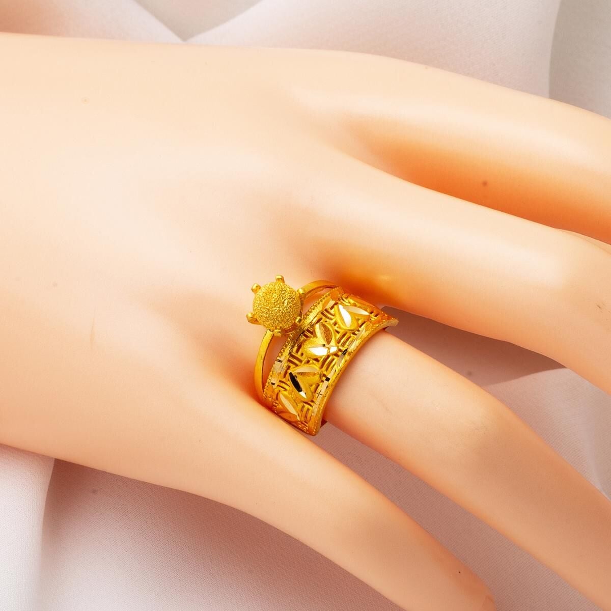 22K Yellow Gold Heart Ball Ring