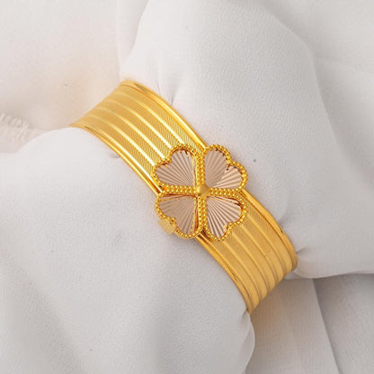 14K Yellow Gold Heart Clover Hinged Cuff Bangle