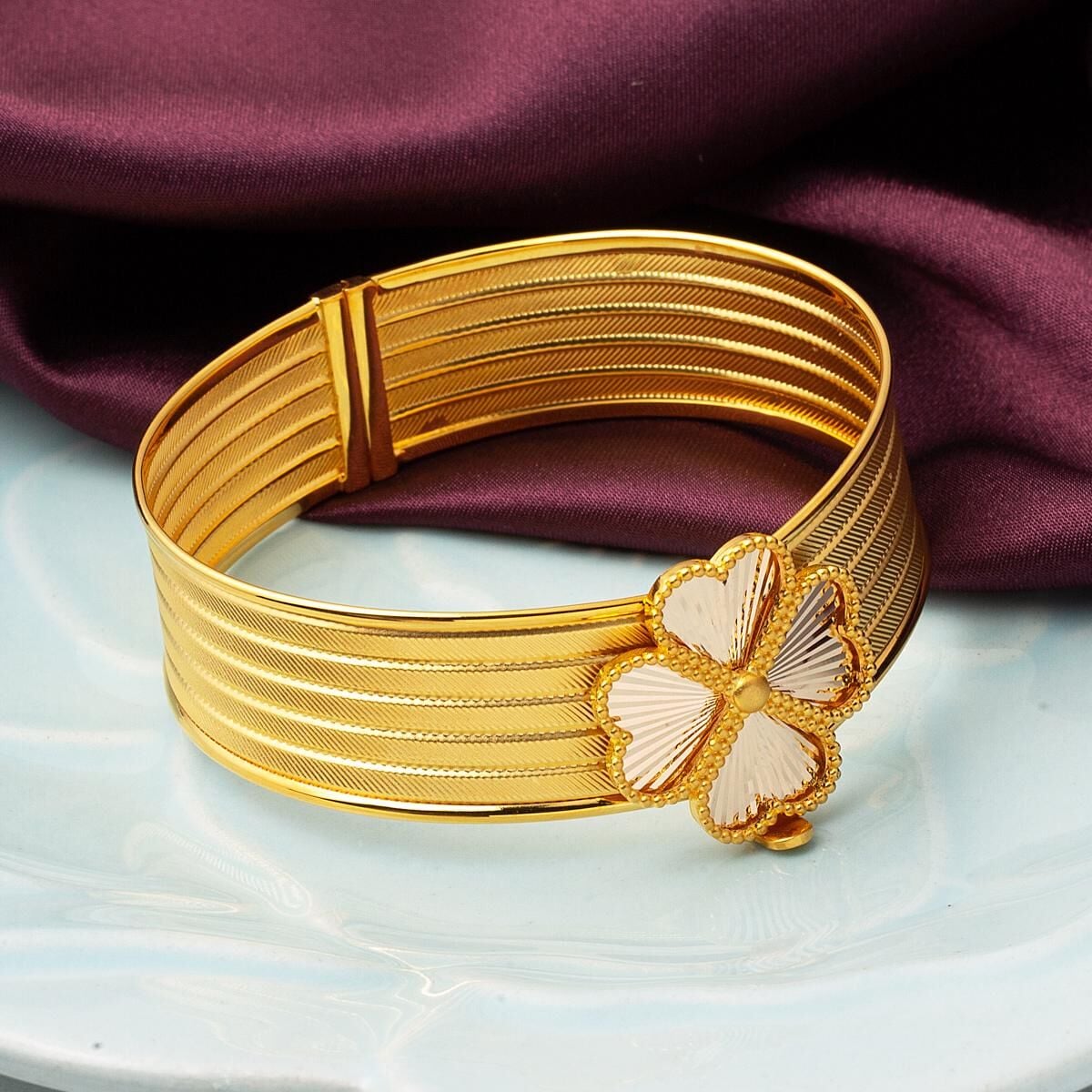 14K Yellow Gold Heart Clover Hinged Cuff Bangle