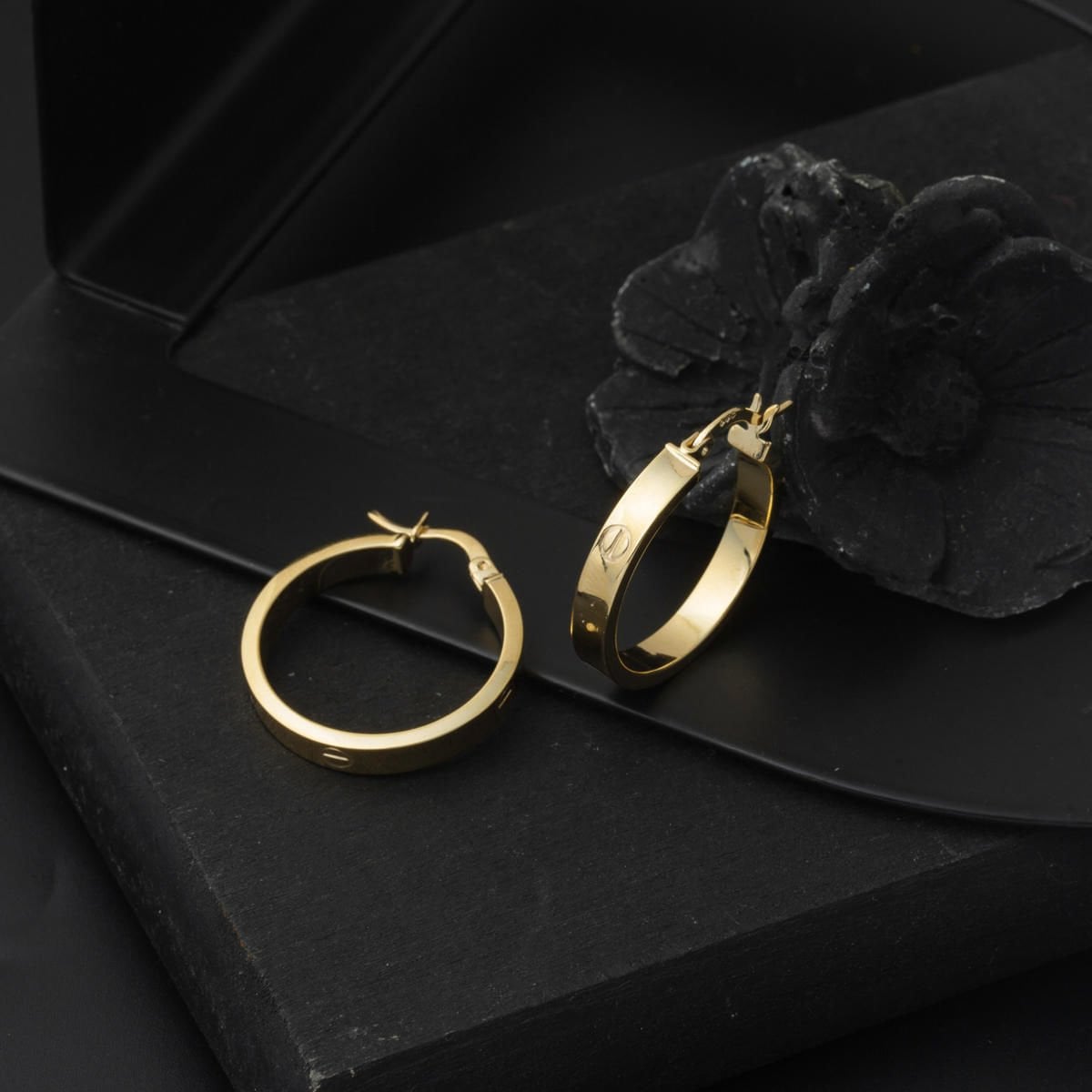 14K Yellow Gold Designer Inspired 3 cm Diameter Hoop Earrings