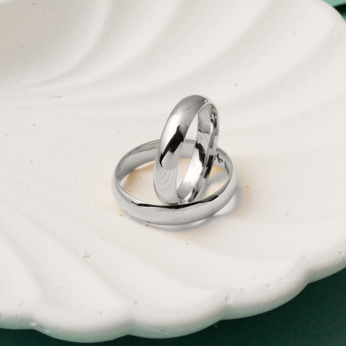 14K White Gold Classic Women's Wedding Band 4 mm
