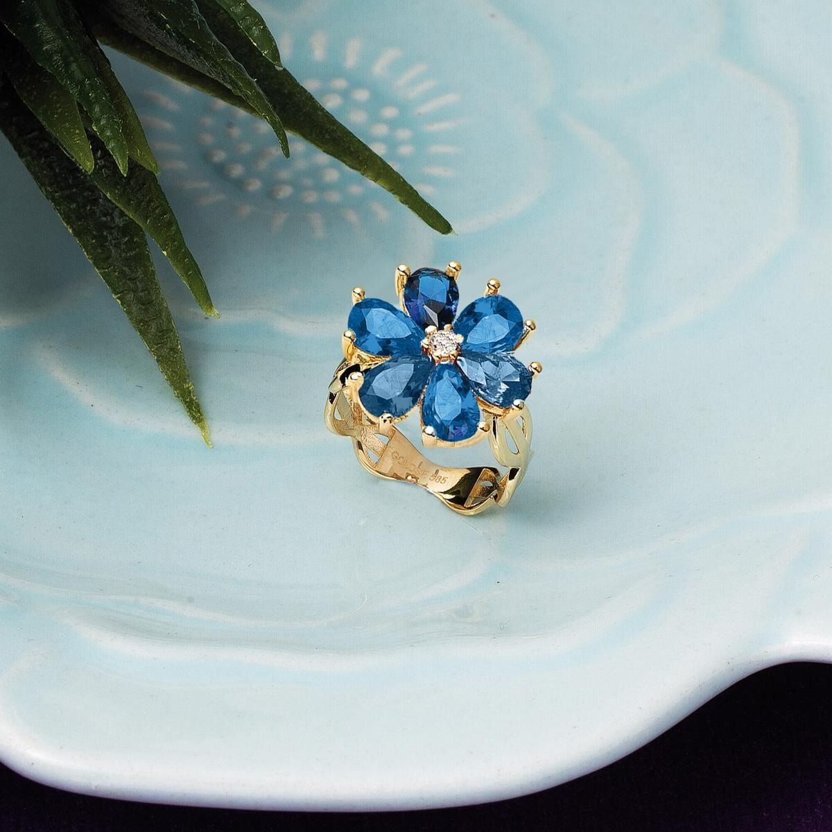 14K Yellow Gold Navy Blue Flower Cubic Zirconia Ring