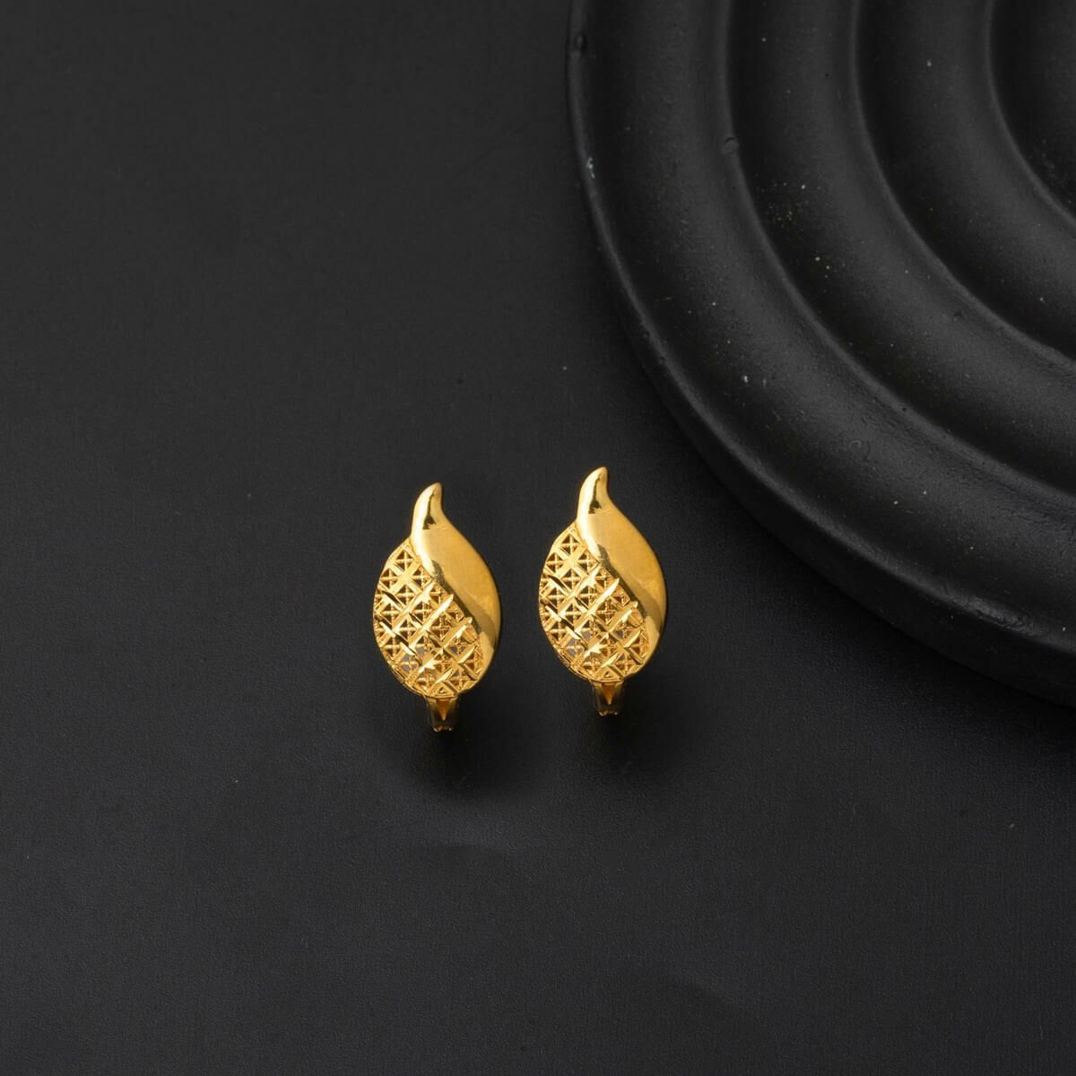 22K Yellow Gold Tulip Design Earrings