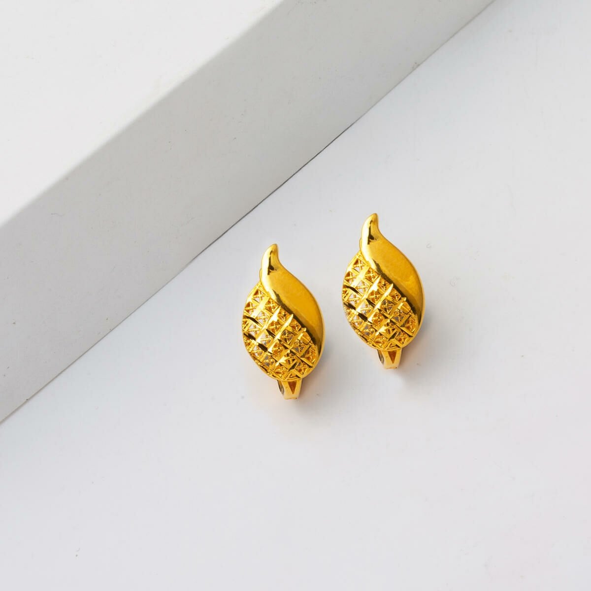 22K Yellow Gold Tulip Design Earrings