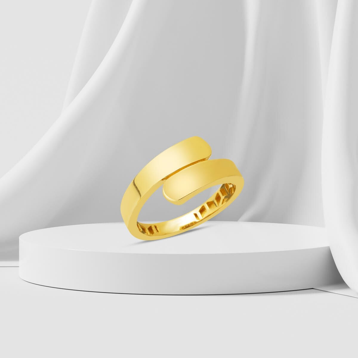 14K Yellow Gold Line Ring (2.27 g)