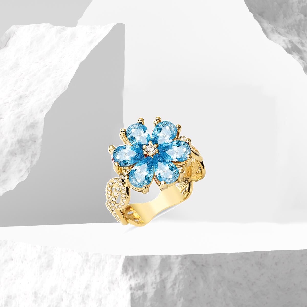 14K Yellow Gold Blue Flower Cubic Zirconia Ring (3.95 g)