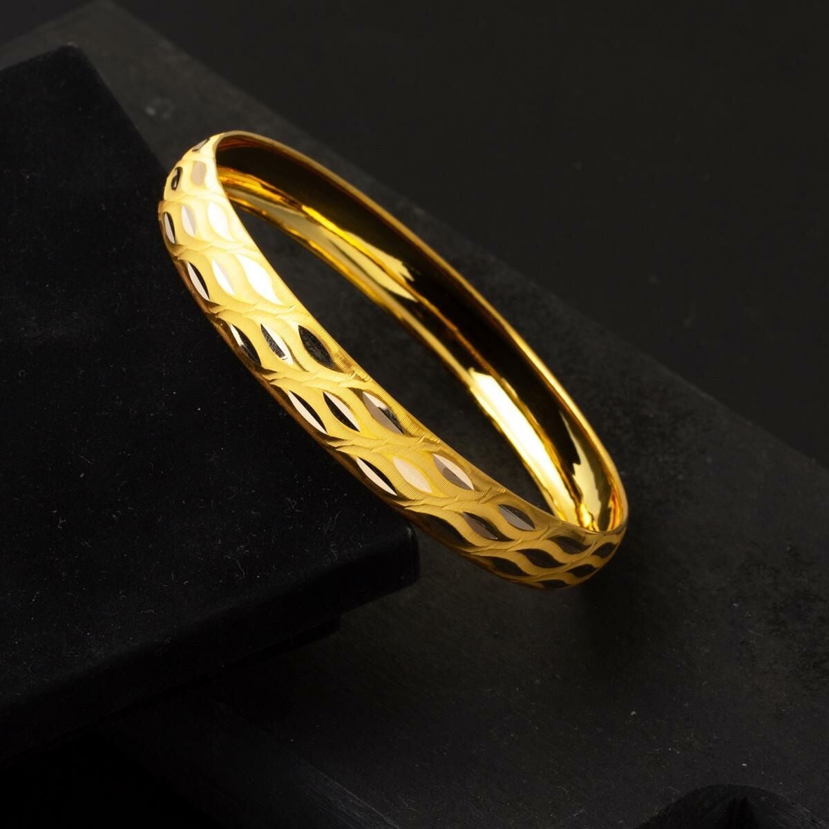 14K Yellow Gold Meltem Bangle