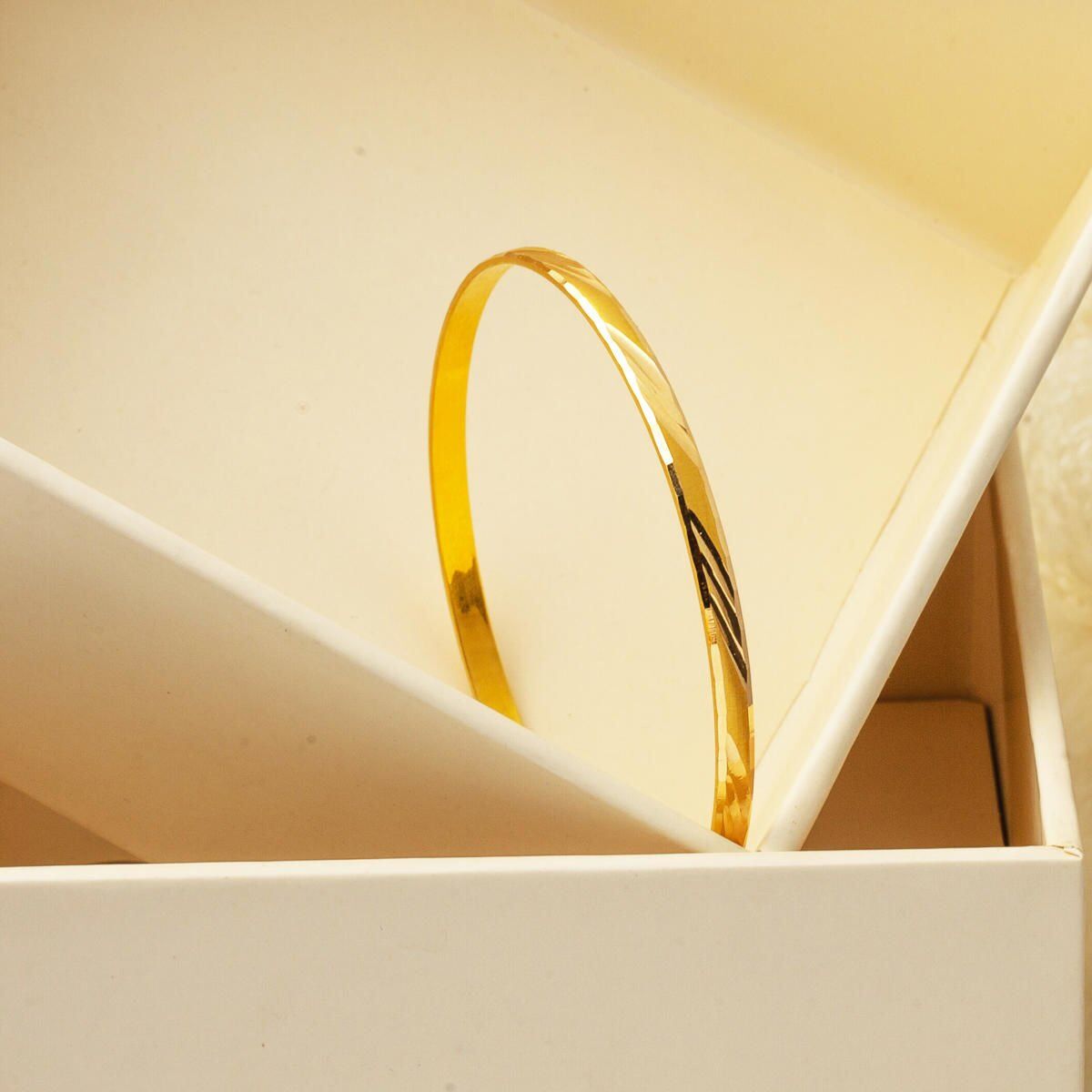 22K Yellow Gold Meltem Gift Bangle