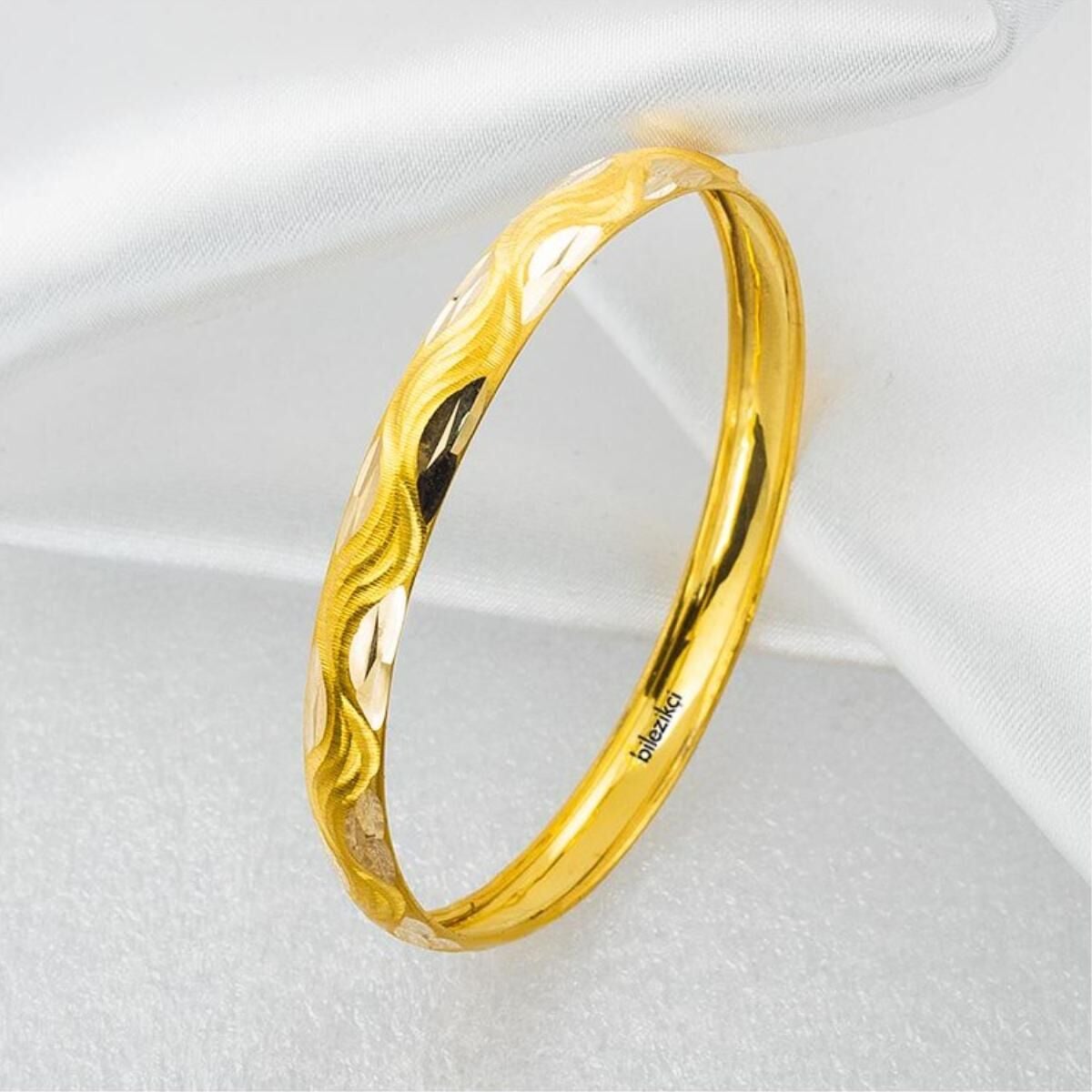 22K Yellow Gold Meltem Hinged Children's Bangle
