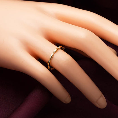 14K Yellow Gold Minimalist Ring (1.05 g)