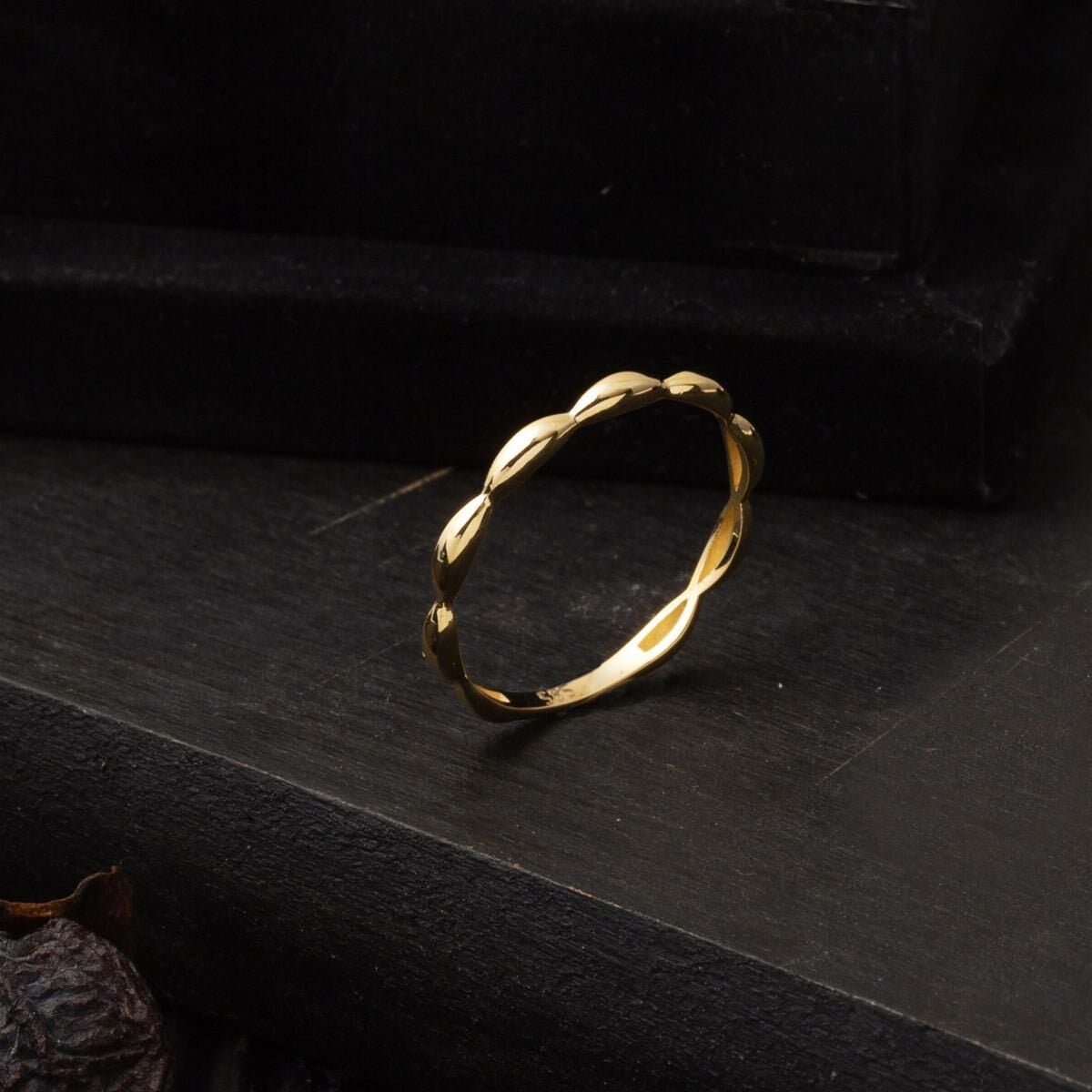 14K Yellow Gold Minimalist Ring (1.05 g)
