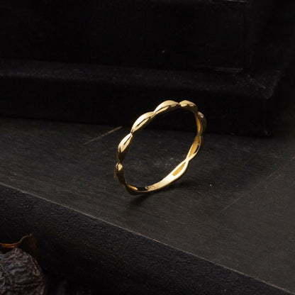 14K Yellow Gold Minimalist Ring (1.05 g)