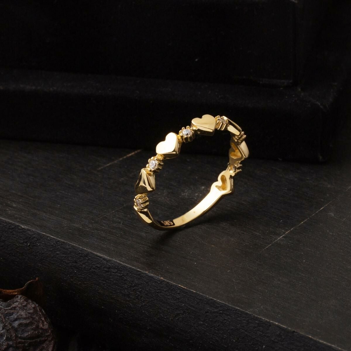 14K Yellow Gold Minimalist Heart Cubic Zirconia Ring (1.73 g)