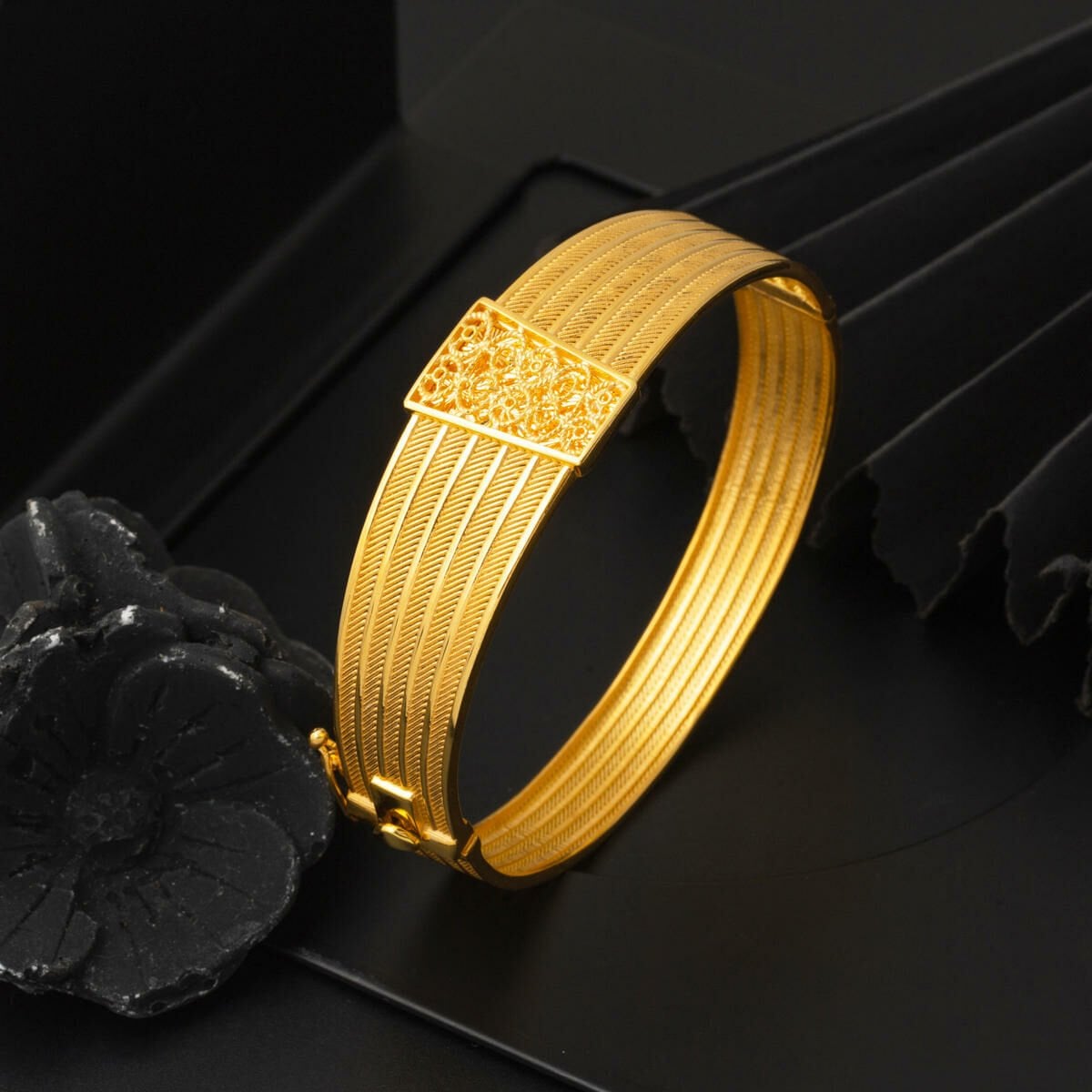 22K Yellow Gold Minimalist Mesh Hinged Cuff Bangle