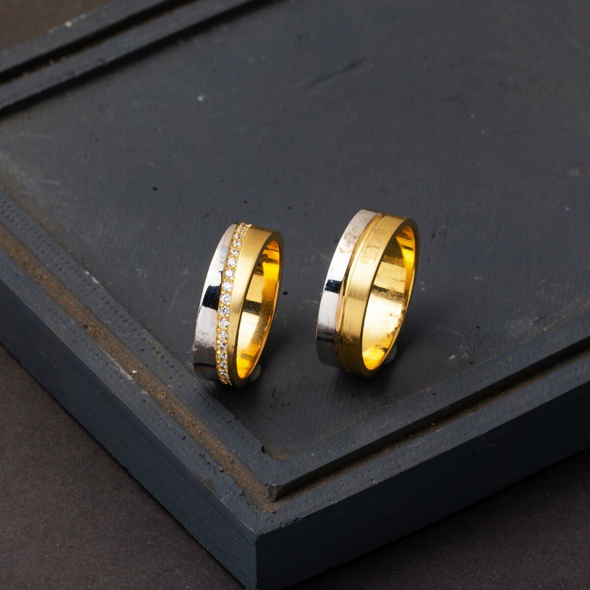 14K Yellow Gold Modern Design Men's Wedding Band Ring