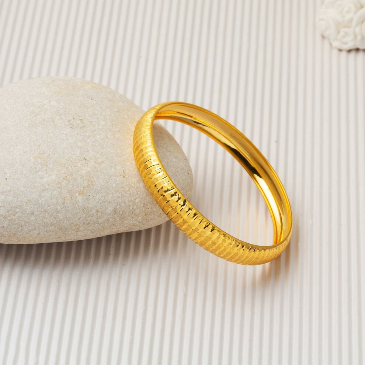 14K Yellow Gold Dot Striped Gift Bangle