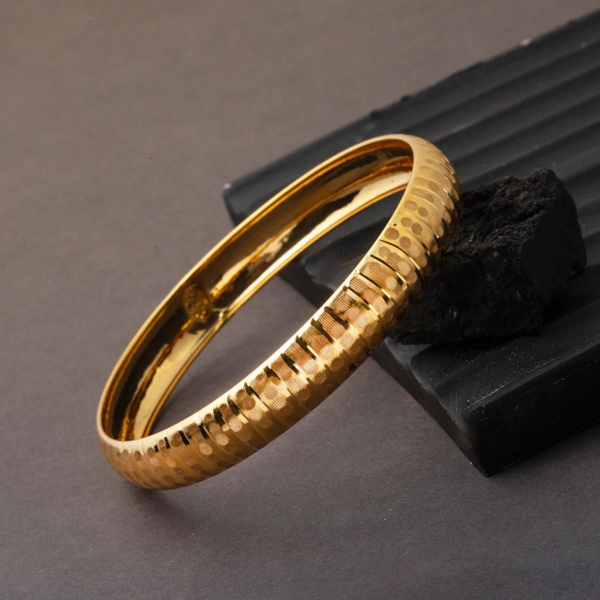 14K Yellow Gold Dot Striped Gift Bangle
