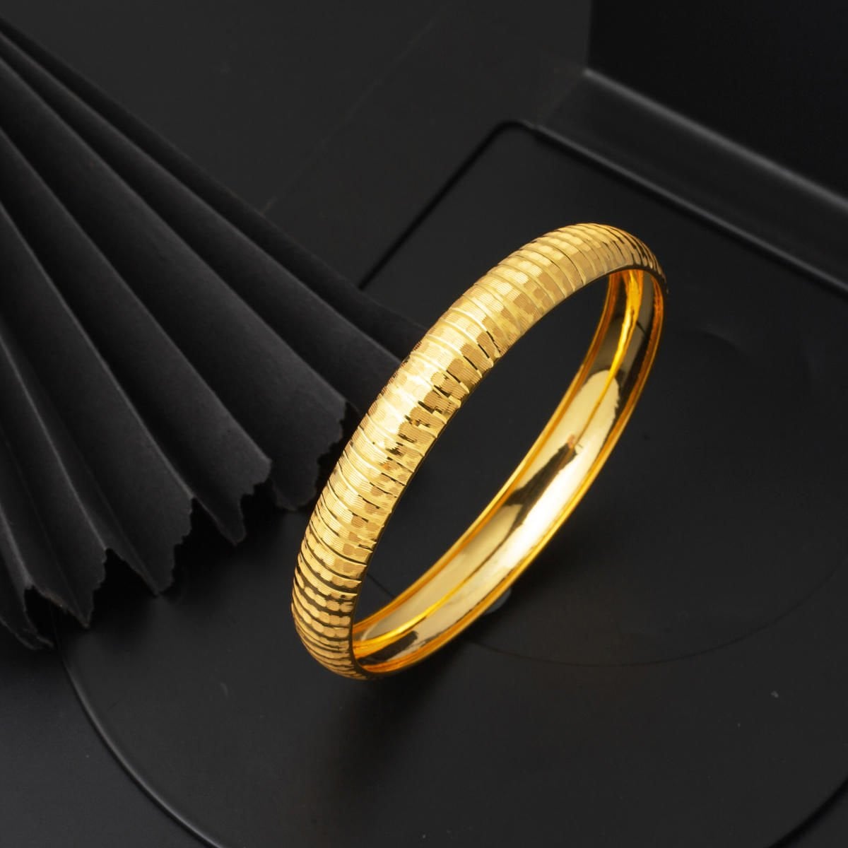 14K Yellow Gold Dot Striped Gift Bangle