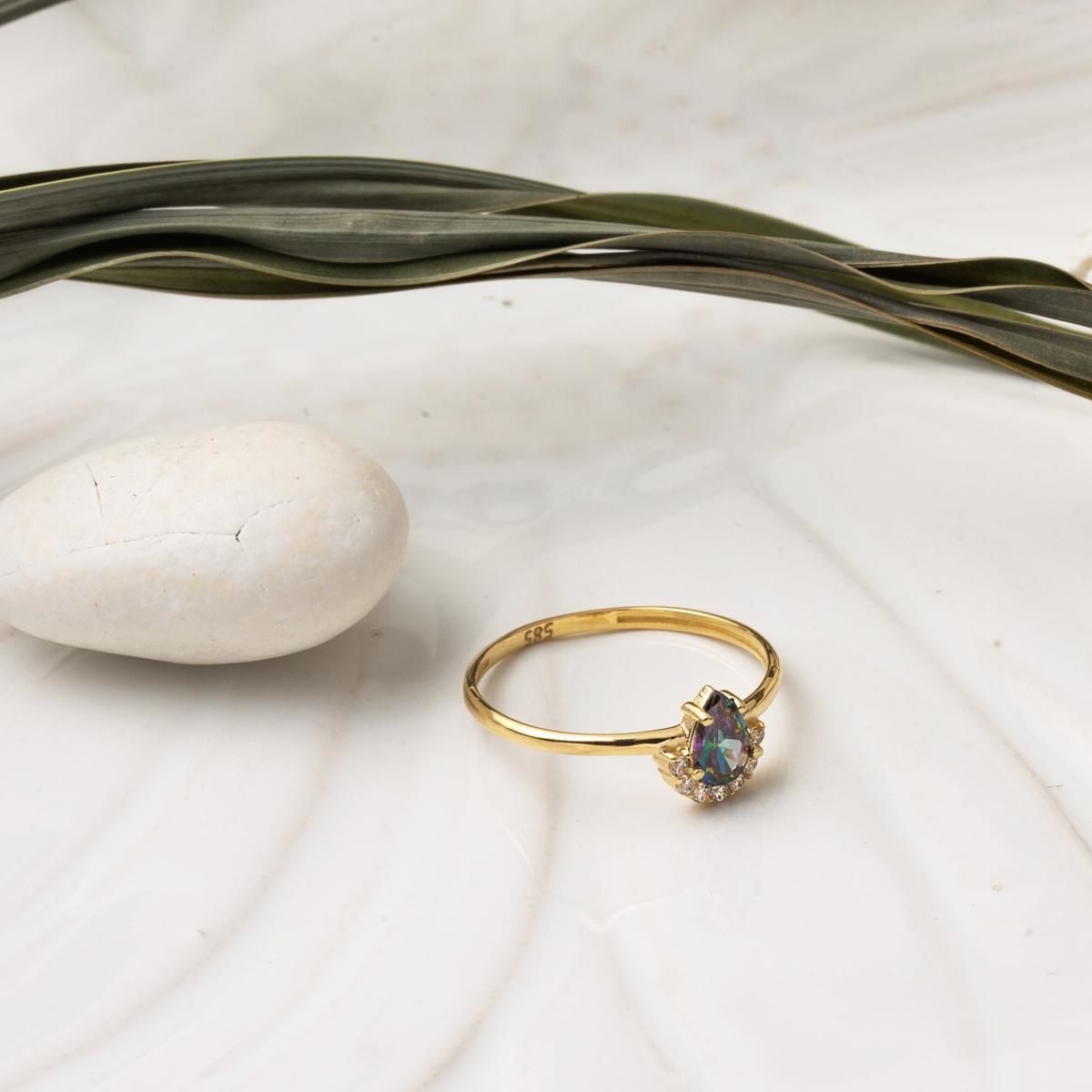 14K Yellow Gold Obsidian Teardrop Design Cubic Zirconia Ring