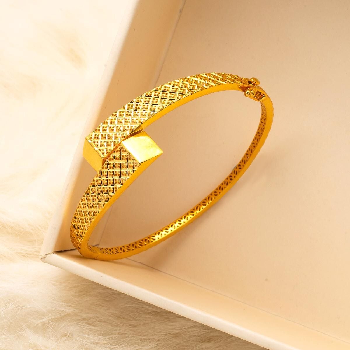 22K Yellow Gold Ozal Hinged Cuff Bangle