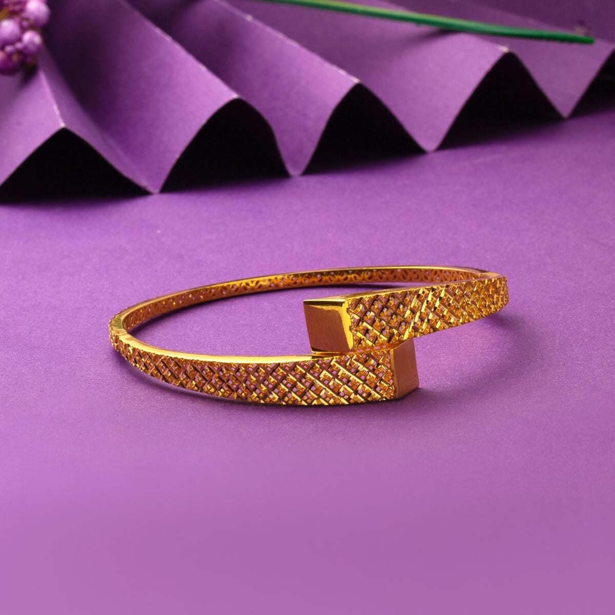 22K Yellow Gold Ozal Hinged Cuff Bangle