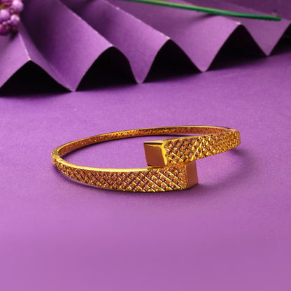 22K Yellow Gold Ozal Hinged Cuff Bangle