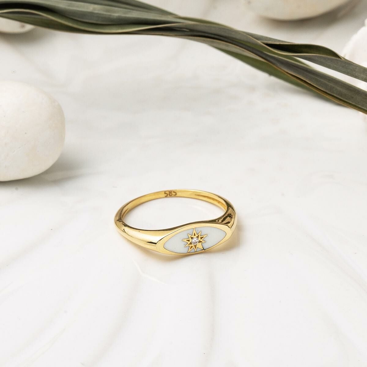 14K Yellow Gold Star Design Enamel Ring (2.29 g)