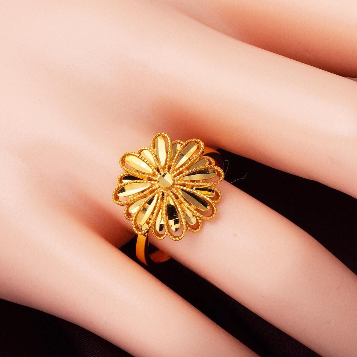 22K Yellow Gold Daisy Ring