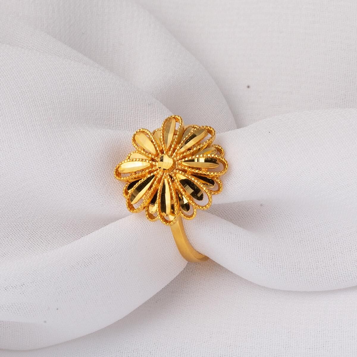 22K Yellow Gold Daisy Ring