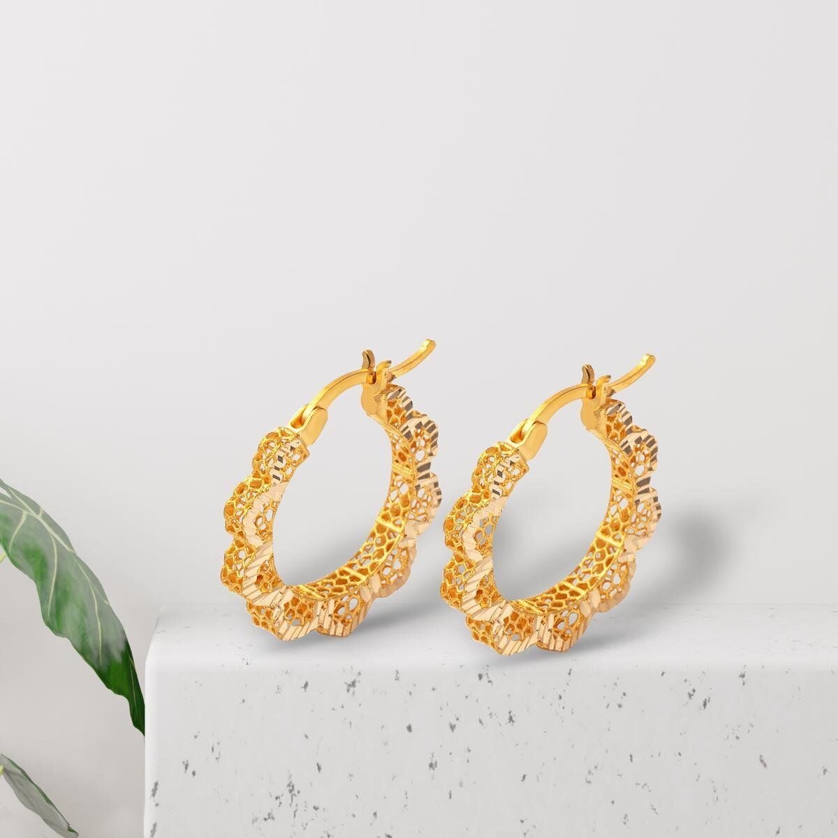 22K Yellow Gold Daisy Hoop Earrings