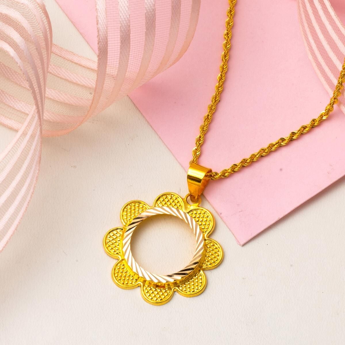 14K Yellow Gold Daisy Quarter Coin Attachable Necklace