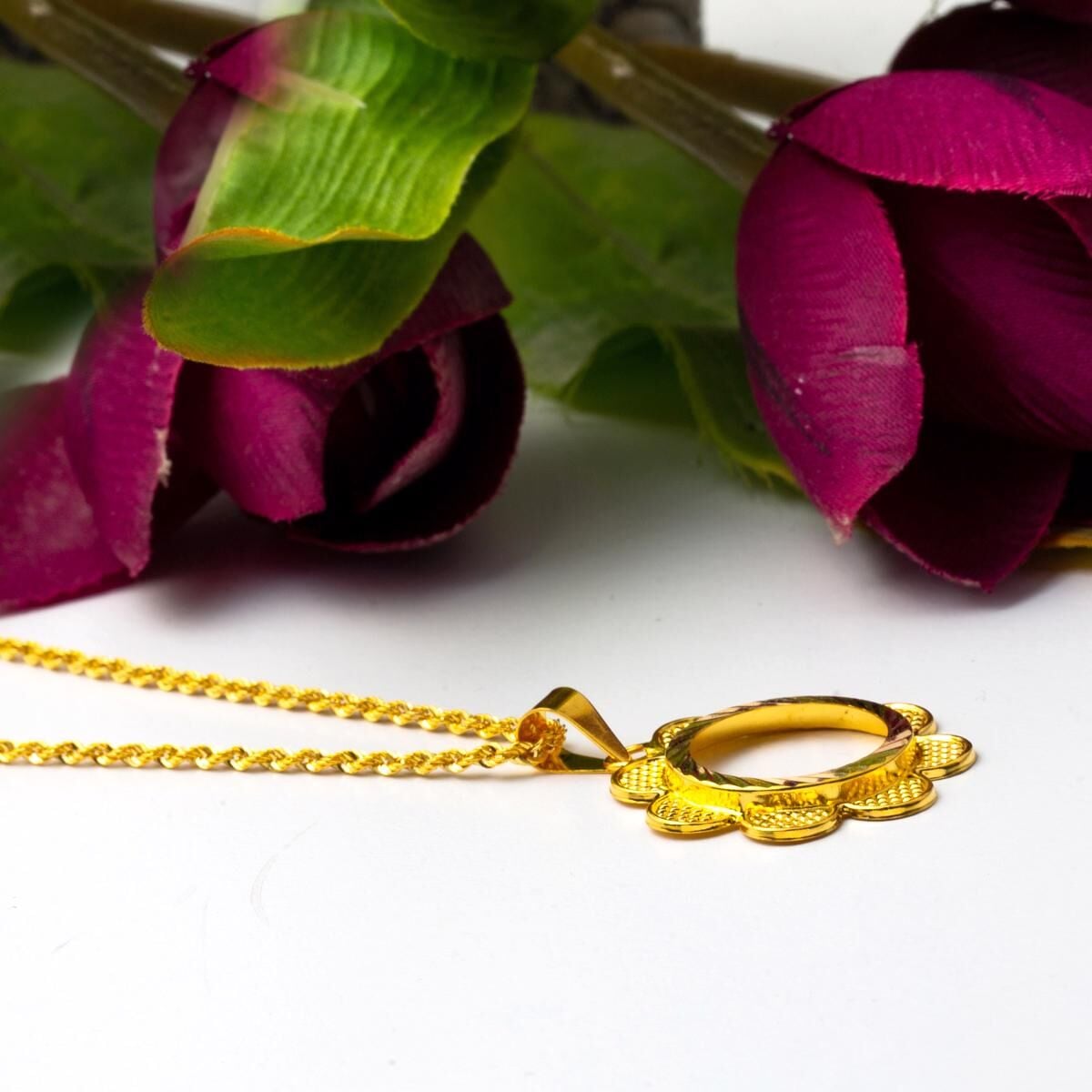 14K Yellow Gold Daisy Quarter Coin Attachable Necklace