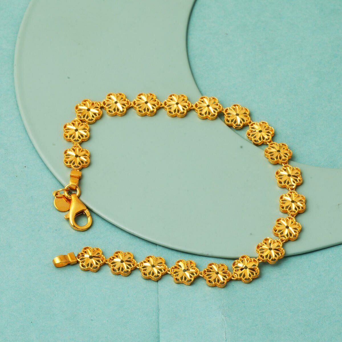 22K Yellow Gold Daisy Bracelet