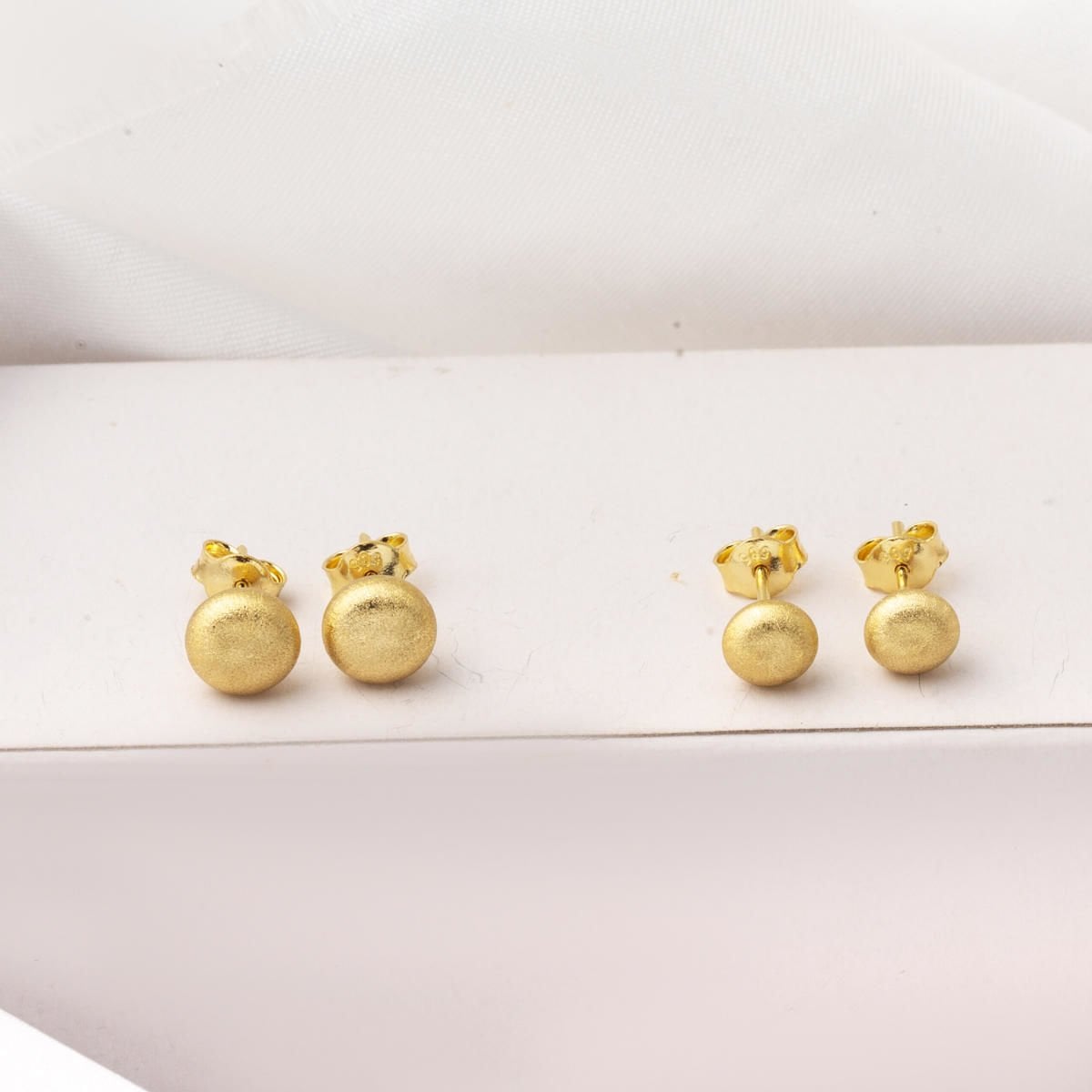 14K Yellow Gold Sparkle Sandblasted Flat Ball Earrings 7 mm