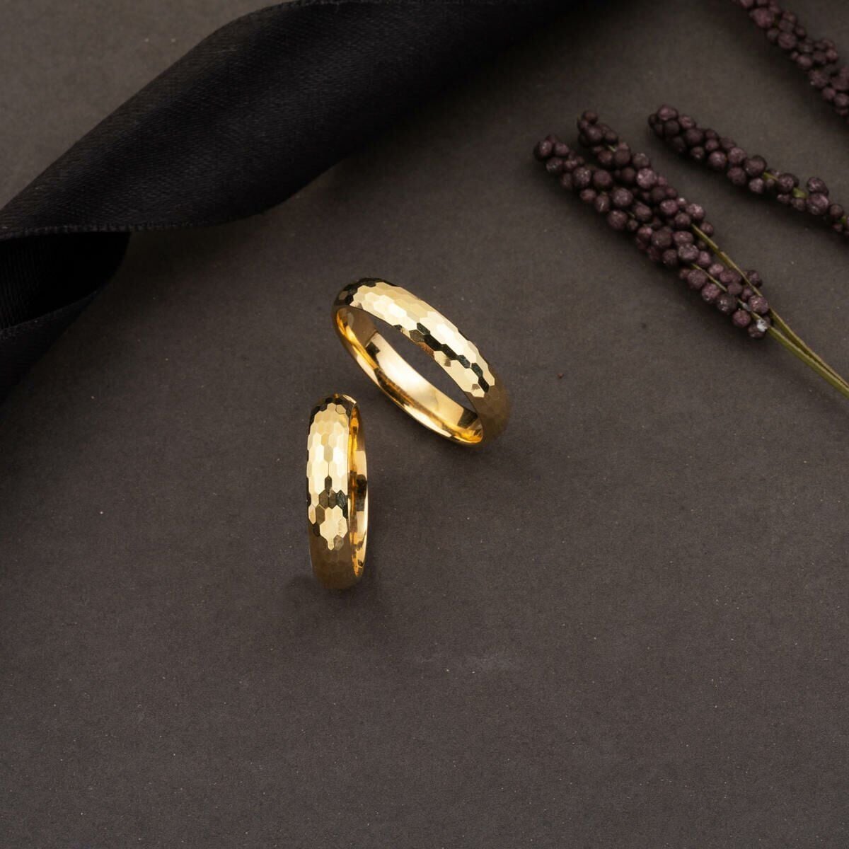 14K Yellow Gold Honeycomb Patterned Wedding Band Ring Set
