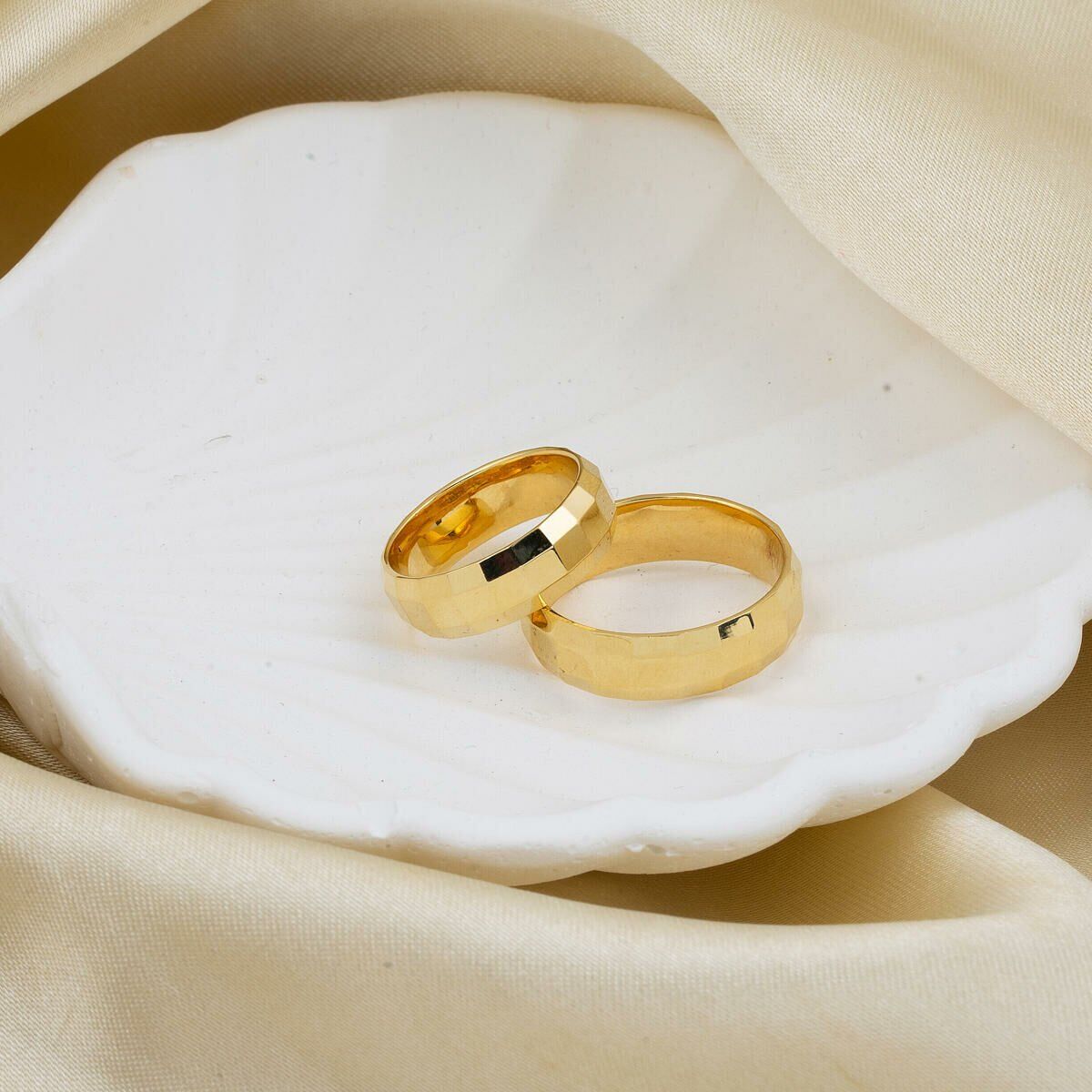14K Yellow Gold Honeycomb Men's Wedding Band (3.1 g)