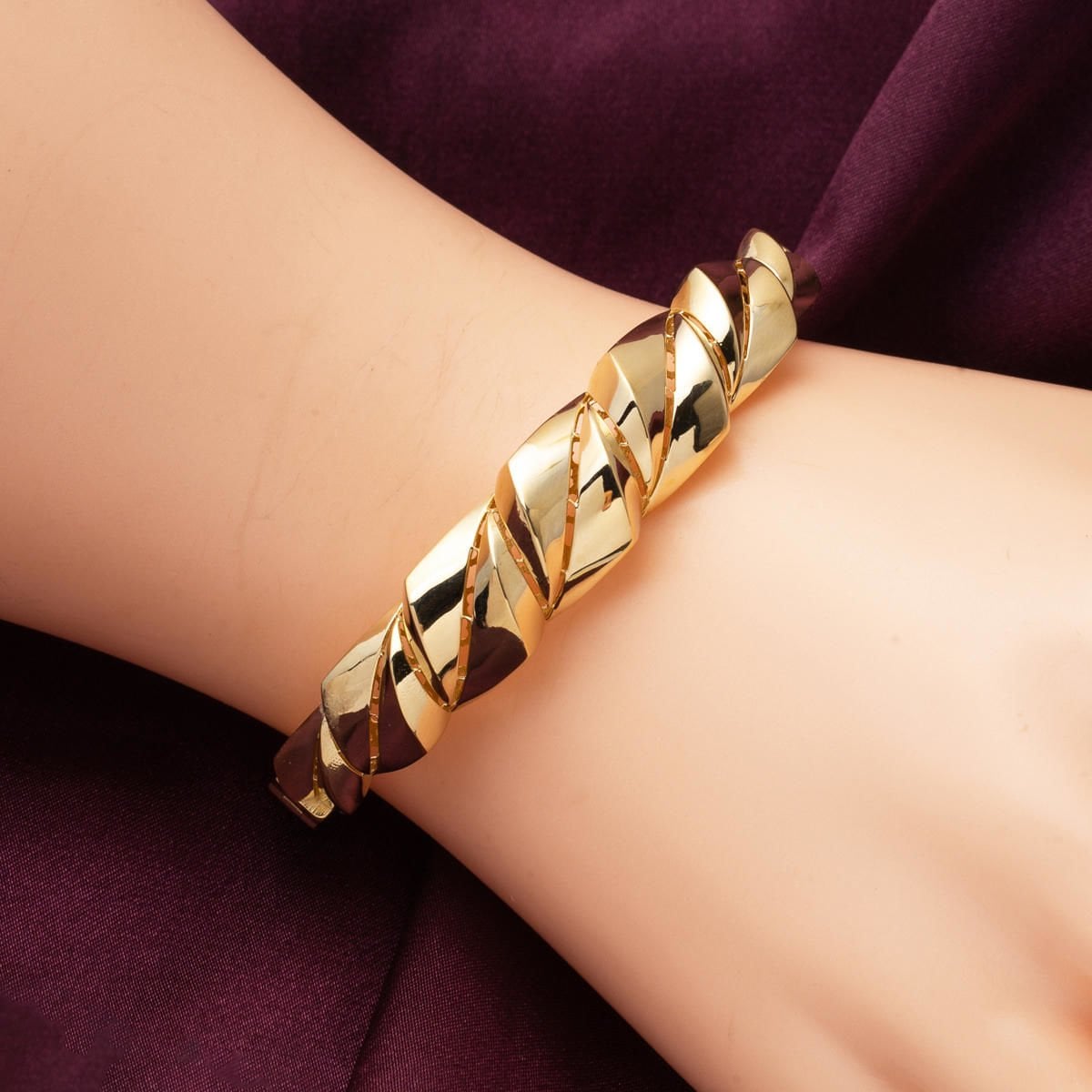 14K Yellow Gold Prism Hinged Cuff Bangle (12.8 g)