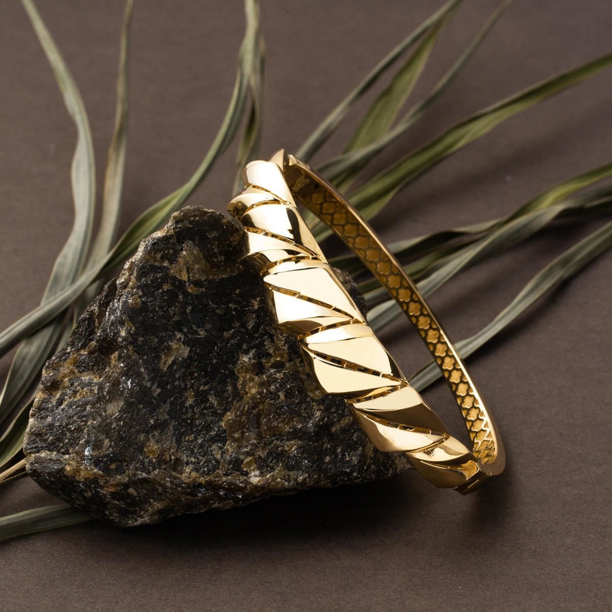 14K Yellow Gold Prism Hinged Cuff Bangle (12.8 g)