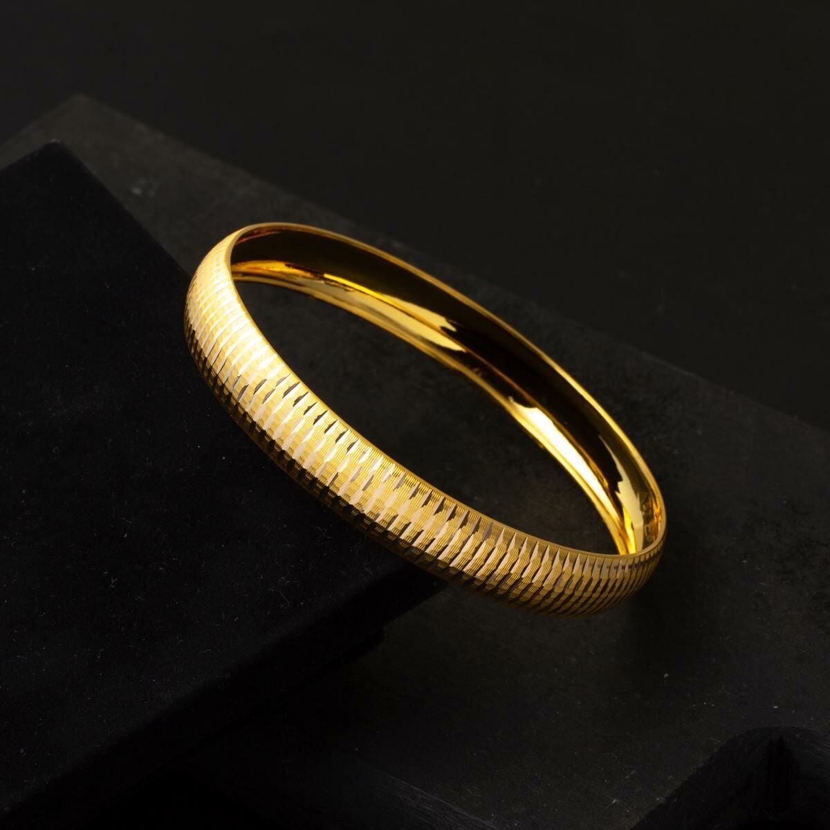 14K Yellow Gold Ray Bangle