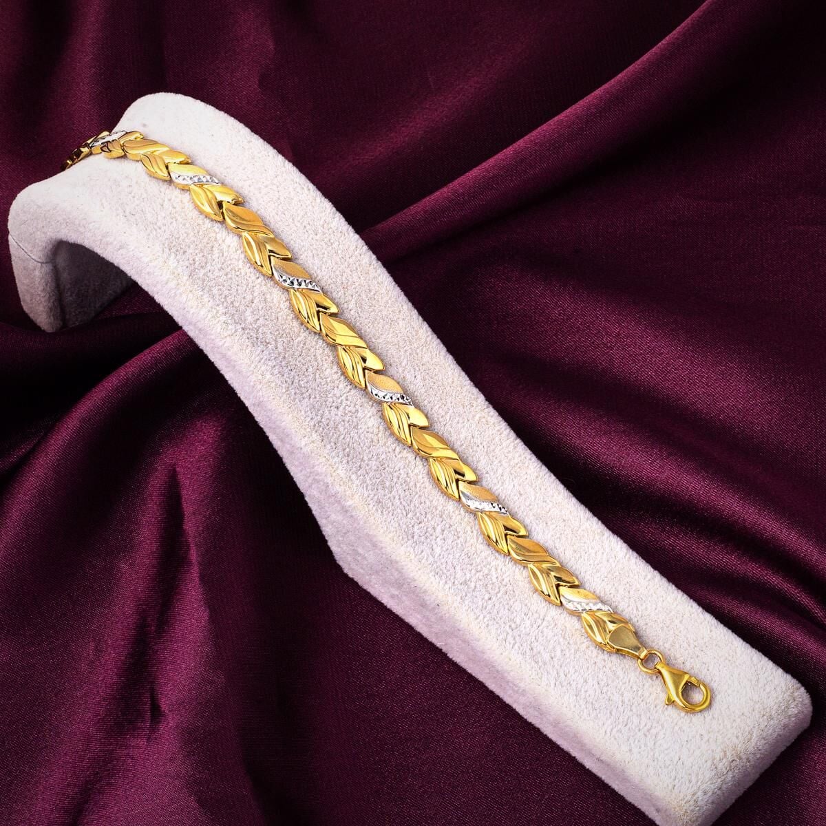 14K Yellow Gold Ivy Bracelet (6.1 g)