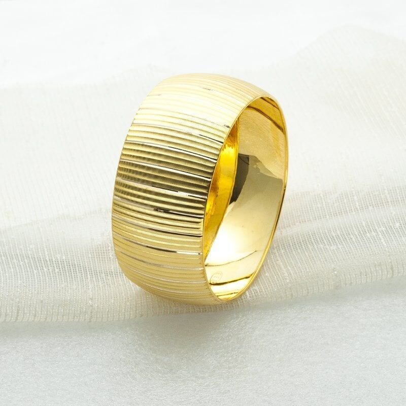 22K Yellow Gold Extra Wide Tree Bark Bangle | Goldia.com
