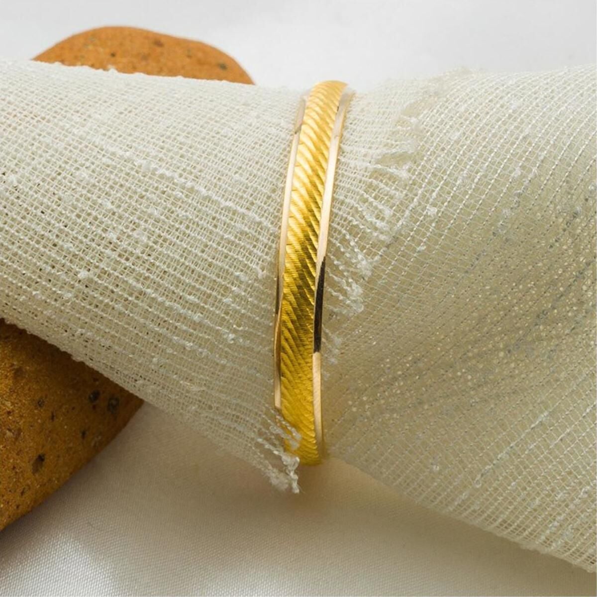 22K Yellow Gold Setina Hinged Children's Bangle