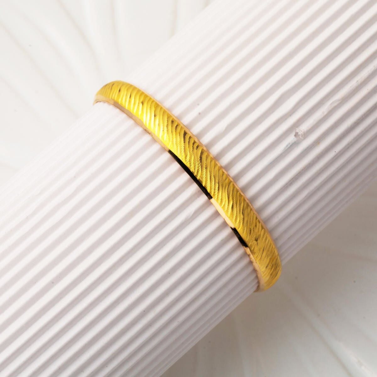 22K Yellow Gold Setinali Bangle