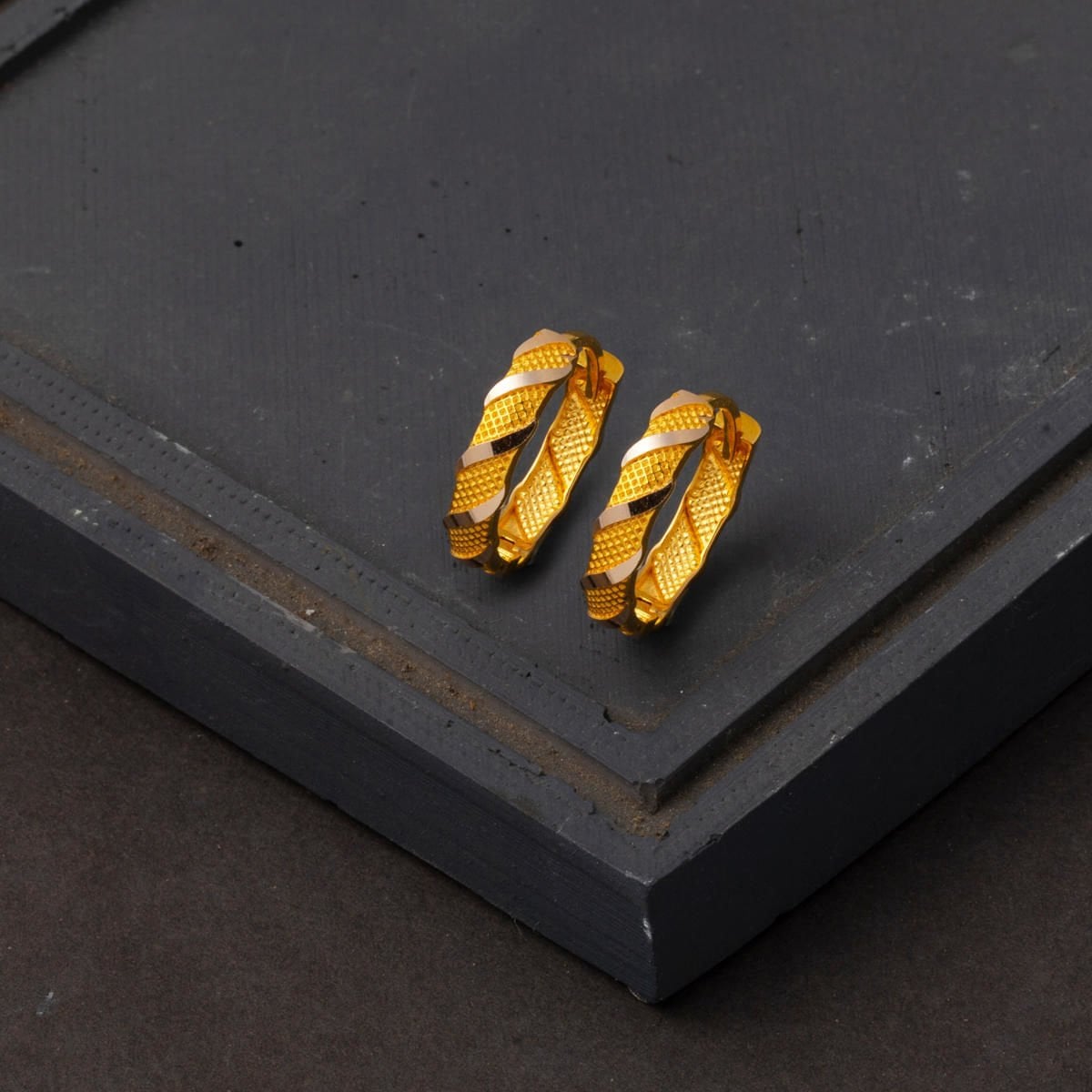14K Yellow Gold Minimalist Medium Hoop Earrings