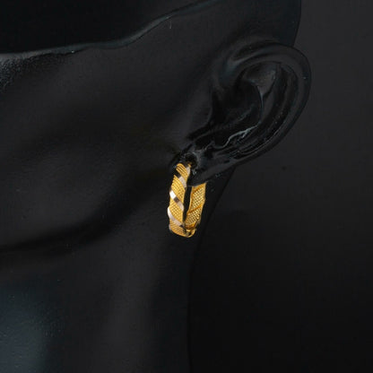 14K Yellow Gold Minimalist Medium Hoop Earrings