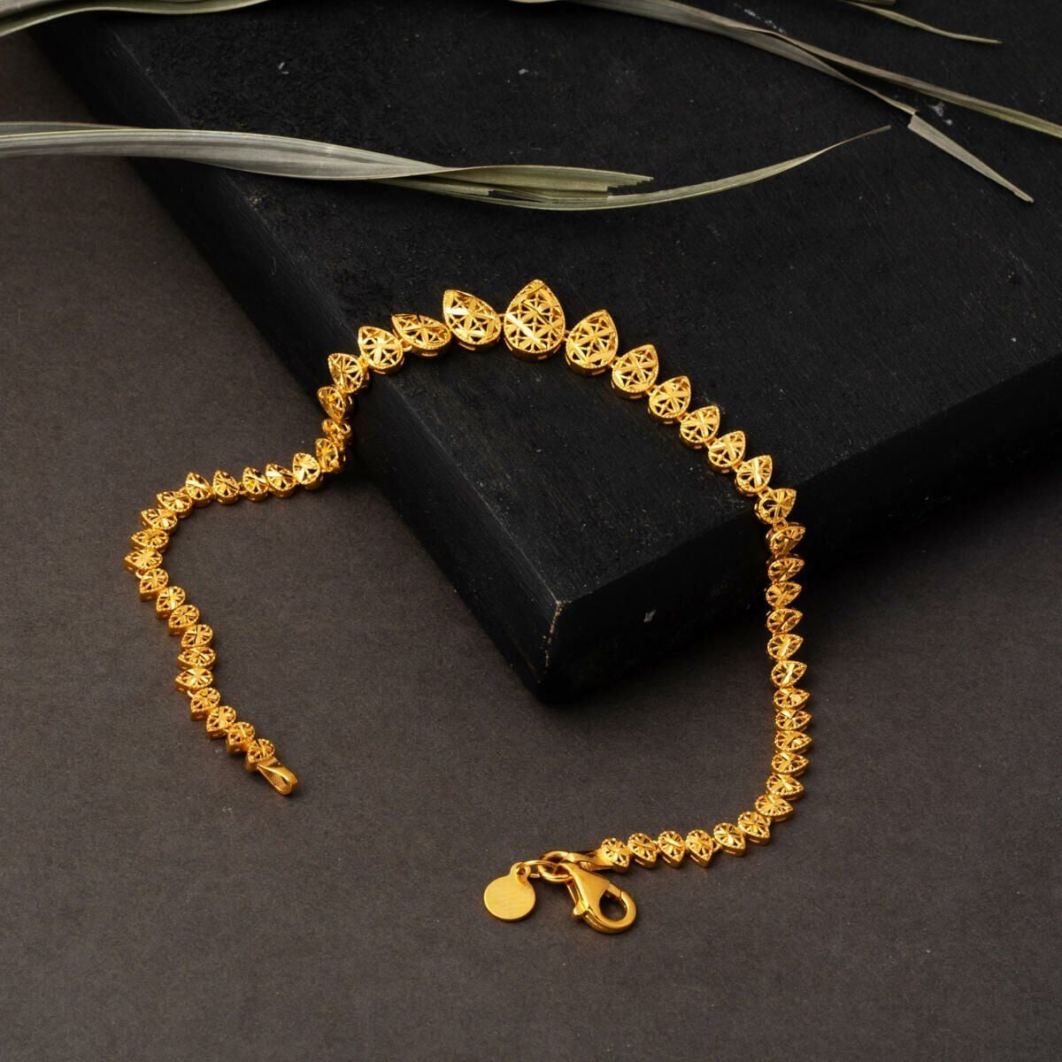 22K Yellow Gold Water Teardrop Bracelet