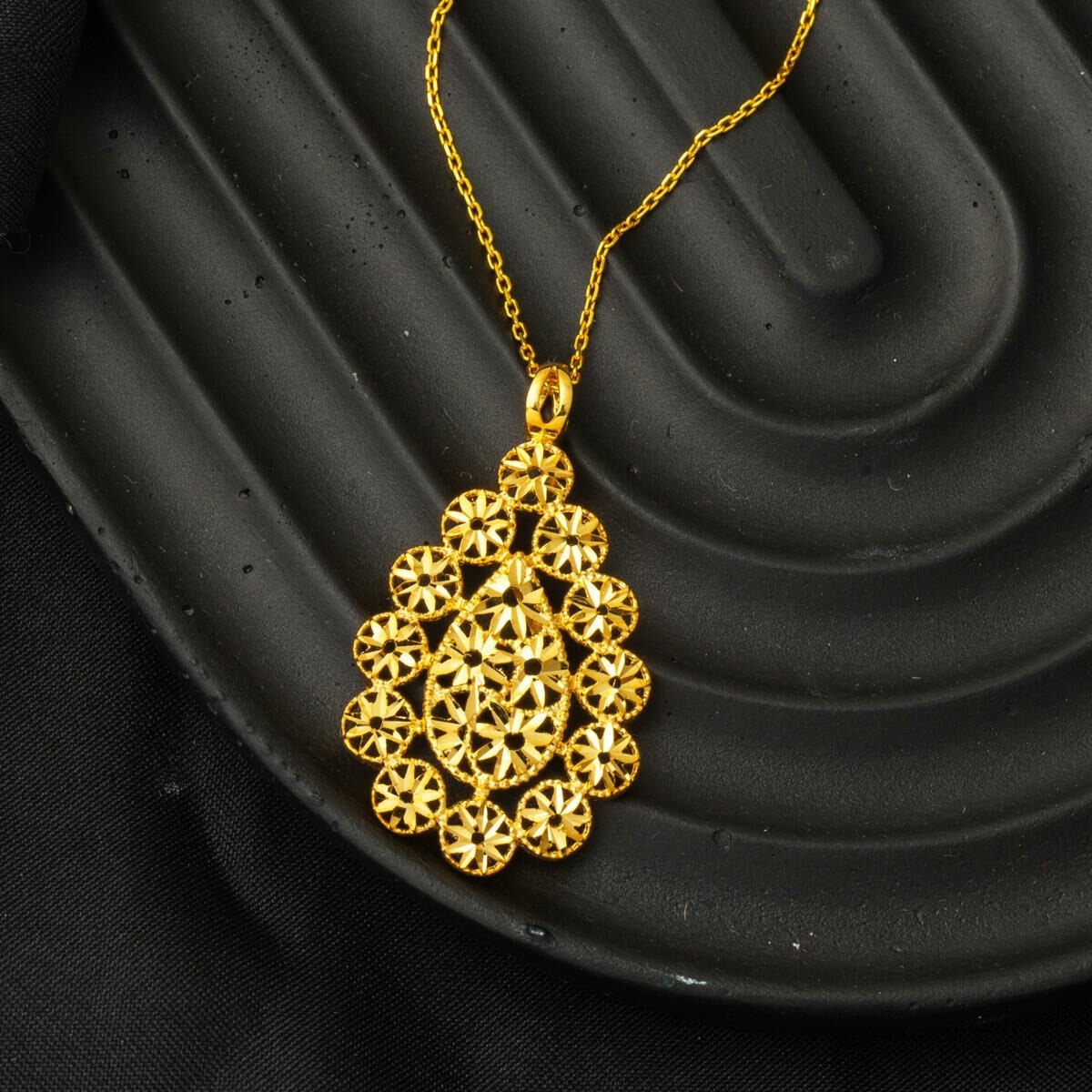 22K Yellow Gold Water Teardrop Flower Necklace