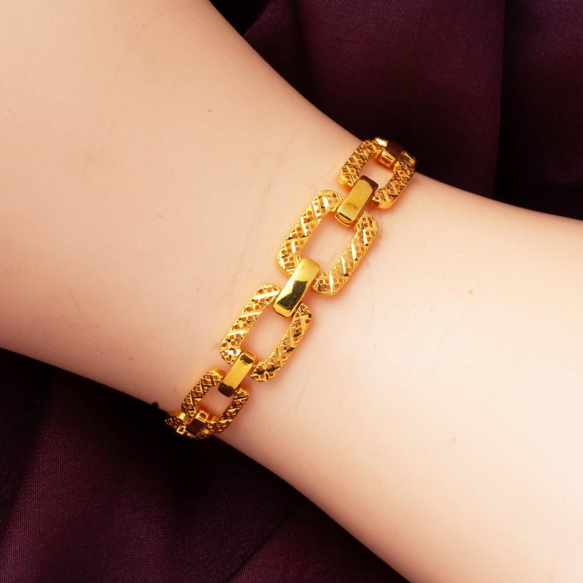 22K Yellow Gold Tight Women's Bracelet